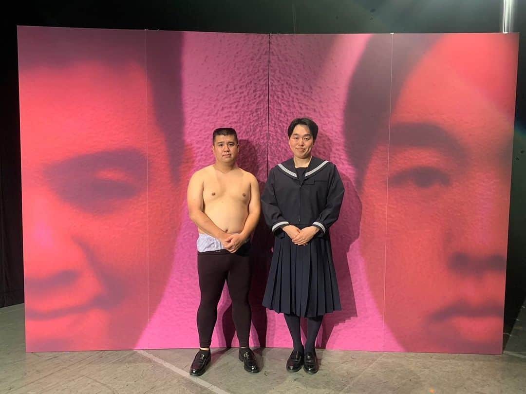 のインスタグラム：「2人体制で初めての単独ライブでした！！  クラッシャートークショー 語彙力 ブラック企業 パーソナルトレーナー 宝塚 関西人 ちんぺい  こんな感じのラインナップでお送りしました！ 見逃し配信でぜひチェックお願いします！！」