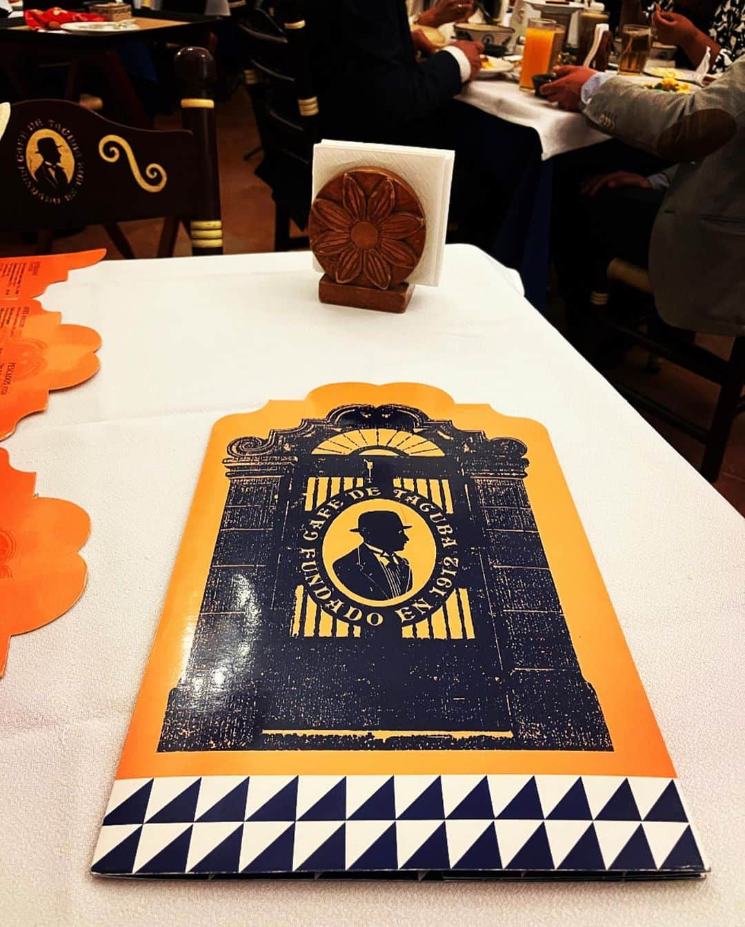 希良梨のインスタグラム：「Café de Tacubaで、Desayuno 🥨🧀🥐☕️  カフェ・デ🍽️タクバで朝食 めちゃくちゃ美味しい🤤💕🥣  Enchiladas verdes(エンチラーダス・ベルデス)と Enchiladas Tacuba エンチラーダス・タクバ)をいただいた🤤 めちゃくちゃ美味しい🙏💕  México City🇲🇽に来たら是非☺️🩷  @cafedetacubarestaurante   ・ ・ ・ ・  #mexico #méxico #mexicocity #japon #japones #desayuno #cafetería #restaurant #japanese #tokyo #japan」