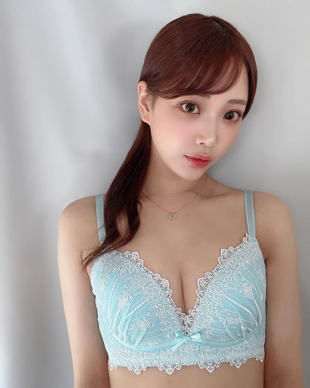 伊藤弥鈴さんのインスタグラム写真 - (伊藤弥鈴Instagram)「インフルエンサー万博で見てからずっと気になってた、 浦西ひかるちゃんプロデュースランジェリー「Lady kitten」のブラショーツセットをGET♡👙  ホールド力があって盛れるのに苦しくなくて付け心地も最高😳  そして色とレースのデザインが上品で超可愛い😭🤍  写真はブルーとホワイト♡ 可愛すぎたからラベンダーとオフホワイトもゲットしたい🥺  @247lingerie_official  @uranishihikaru  #ladykitten #浦西ひかる #gifted」6月18日 18時00分 - itomisuzu_