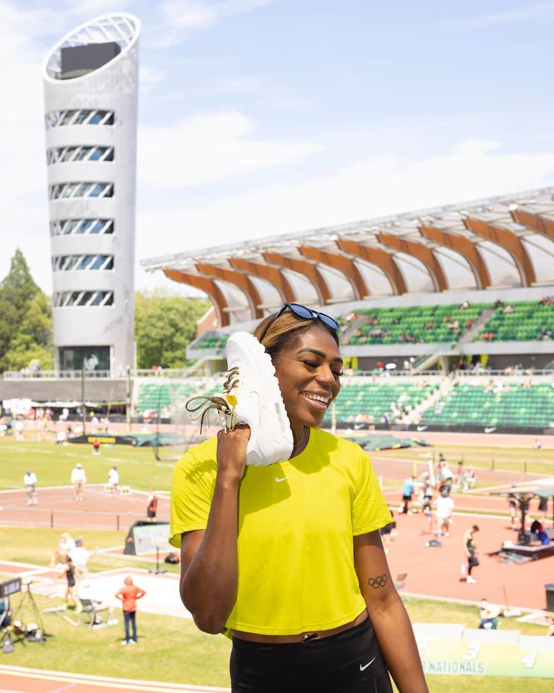Nike Sportswearさんのインスタグラム写真 - (Nike SportswearInstagram)「Elevating off track style.😮‍💨   800m medalist @raealex35 returned to Hayward Field to team up with @never.pleasant, a next-gen track sensation, to craft their very own AM 90s.」6月18日 3時48分 - nikesportswear
