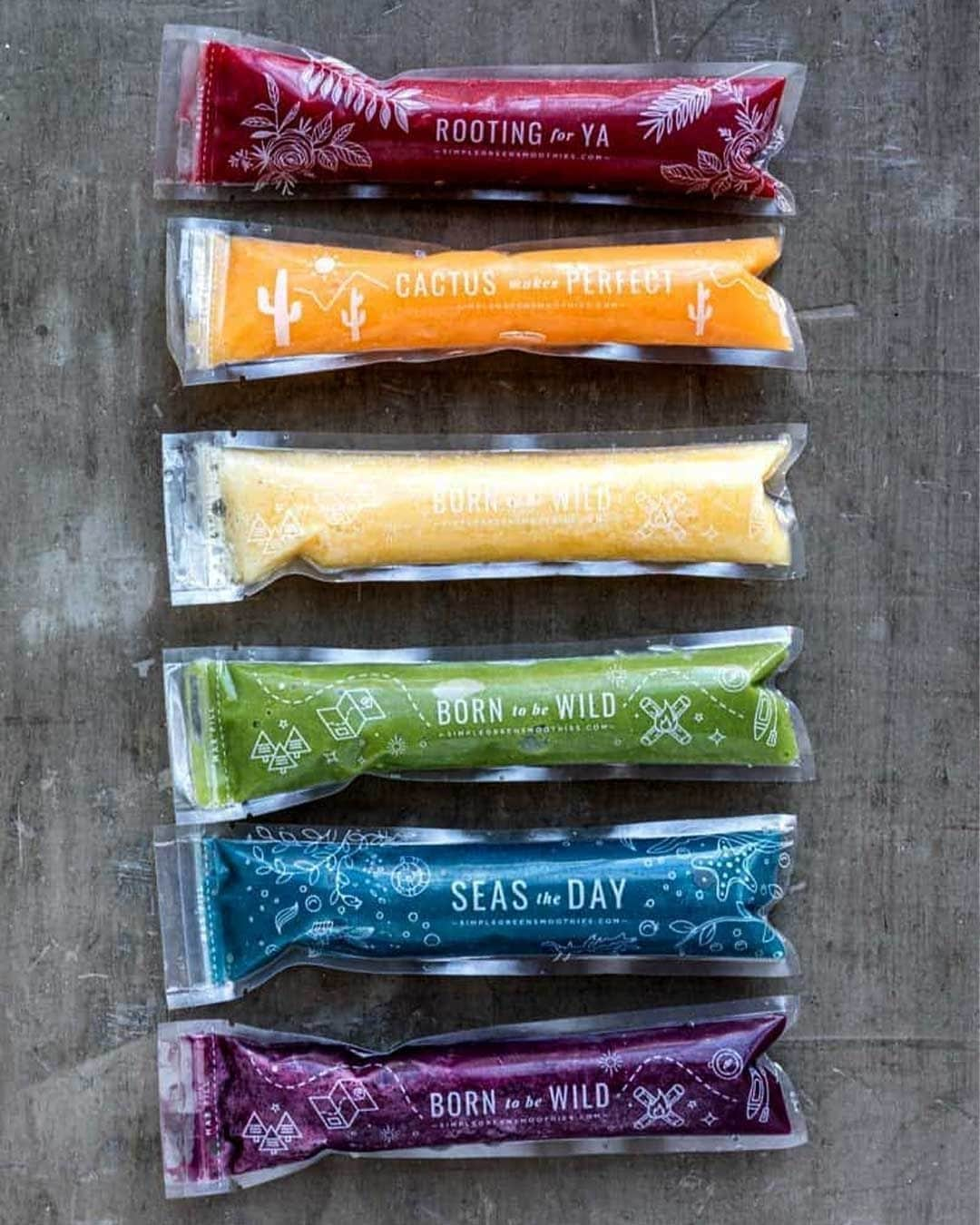 Simple Green Smoothiesのインスタグラム：「Summer is the season for popsicles! ☀⛱ And nothing beats homemade popsicles, they're easy, healthy and convenient. All flavor variations use plant-based natural ingredients to nourish your body. ⁣ ⁣ 👉 Click the link in bio for the recipe⁣ ⁣ #healthypopsicles #summerpops #popscicles #fruitpops #blendtherainbow #summersnacks」