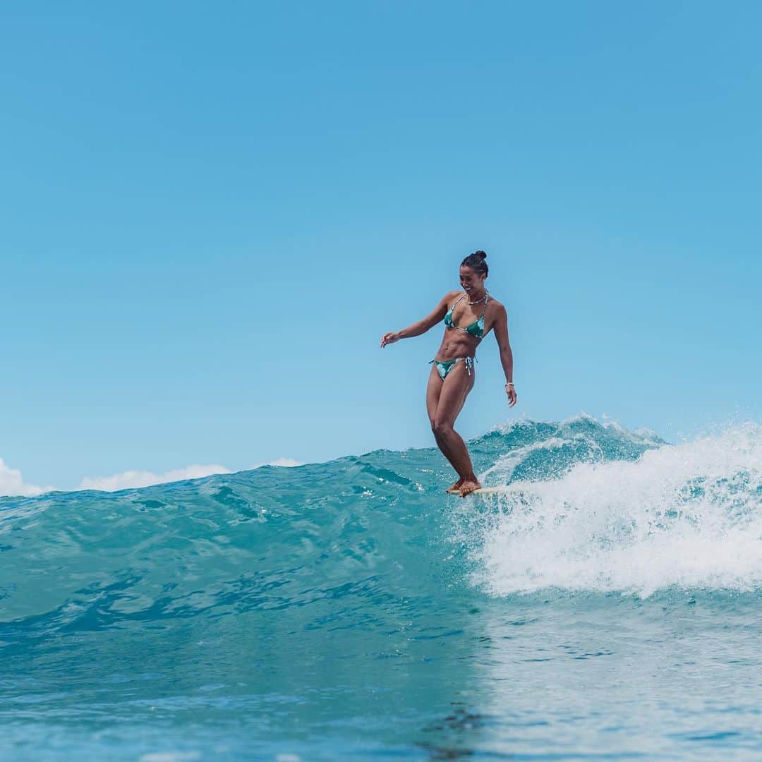 ケリア・モニーツさんのインスタグラム写真 - (ケリア・モニーツInstagram)「I don’t get to surf as much as I used to or would like to but when I do, I feel me again. Go surf, it feels so damn good ! #InternationalSurfingDay 🐠 pc: @yoshitanaka1 THANK YOU TO ALL MY SPONSORS  WHO SUPPORT ME AS I NAVIGATE THIS CHAPTER AS A MOM & SURFER ! I Appreciate you more thank you know !! @roxy  @cariuma @kslco @honoluluford @fcs_surf」6月18日 4時22分 - keliamoniz