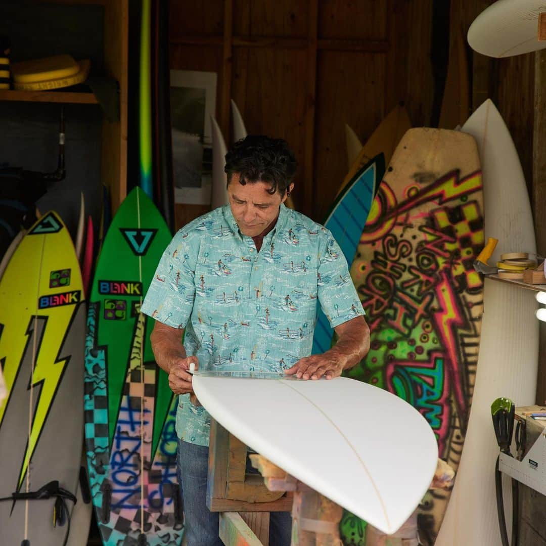 レインスプーナーのインスタグラム：「Celebrating #internationalsurfingday with a shout out to all the local shapers who create surf crafts for our enjoyment. Get out there and enjoy the waves.」