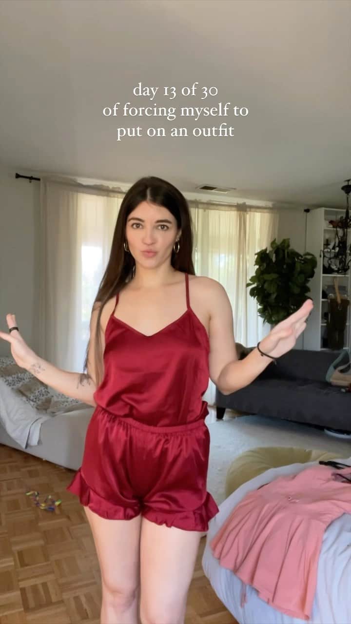 Nikki Blackketterのインスタグラム：「day 13/30 🙃 having a not so good mental day, overthinking, overcritical, anxious, worried I’m not good enough — those kind of vibes 🫠 pushing through to try to turn it around, at least enough to get some of my to-do list checked off today! WE’VE GOT THIS 🙏 I’m alive and healthy and so lucky and I love my life and ITS ALL GONNA BE FINE  ilysm, happy saturday 🩵」
