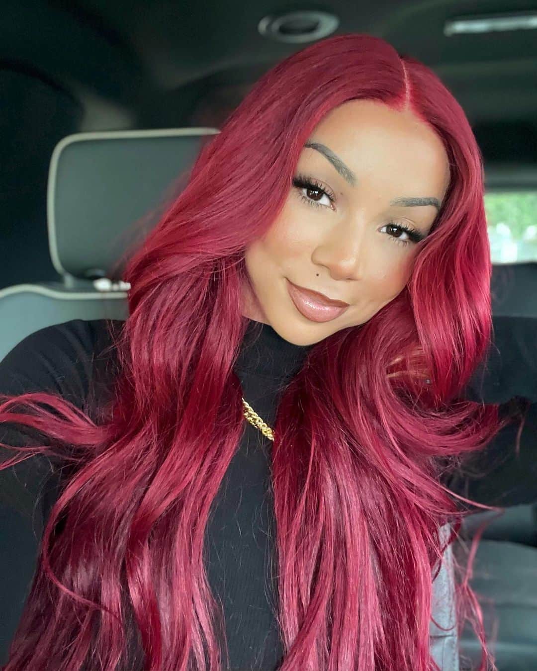 Brittany Rennerのインスタグラム：「Hopeful romantic. A hero most days, a villain when necessary. Orcaholic. I don’t like being told what to do. I bark and bite. Oh, and I’m a GAME CHANGER ❤️‍🔥 Hair: @sha_villz @__haironthevillz__」