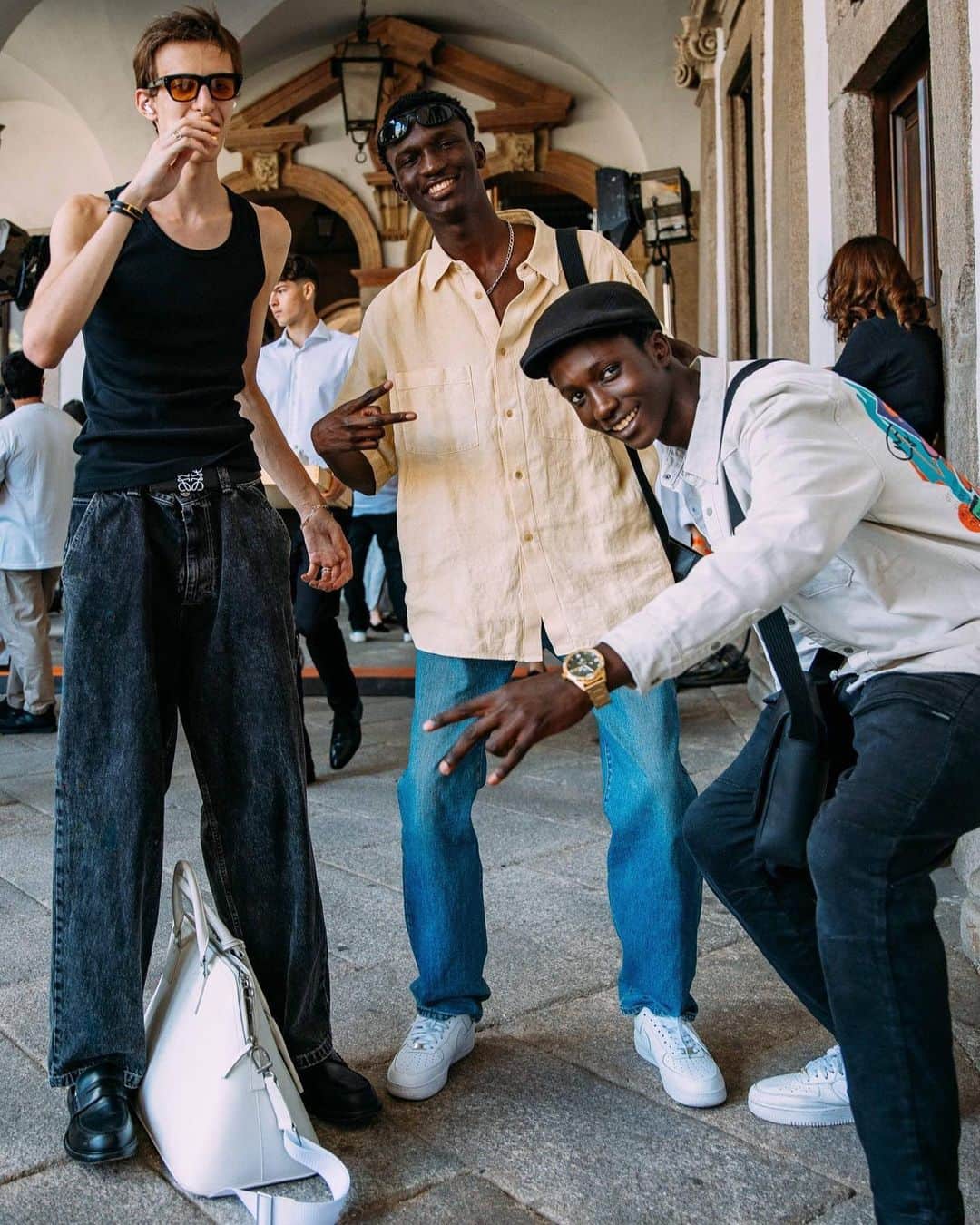 Vogue Runwayさんのインスタグラム写真 - (Vogue RunwayInstagram)「Milan men’s week is in full swing. With only one day in we’ve spotted two contenders for this season’s street style musts: ties and short shorts. Check back in as we keep an eye out for more trends on and off the runway, and tap the link in bio to catch up on the best street style at the shows.  Photographed by @styledumonde」6月18日 5時36分 - voguerunway