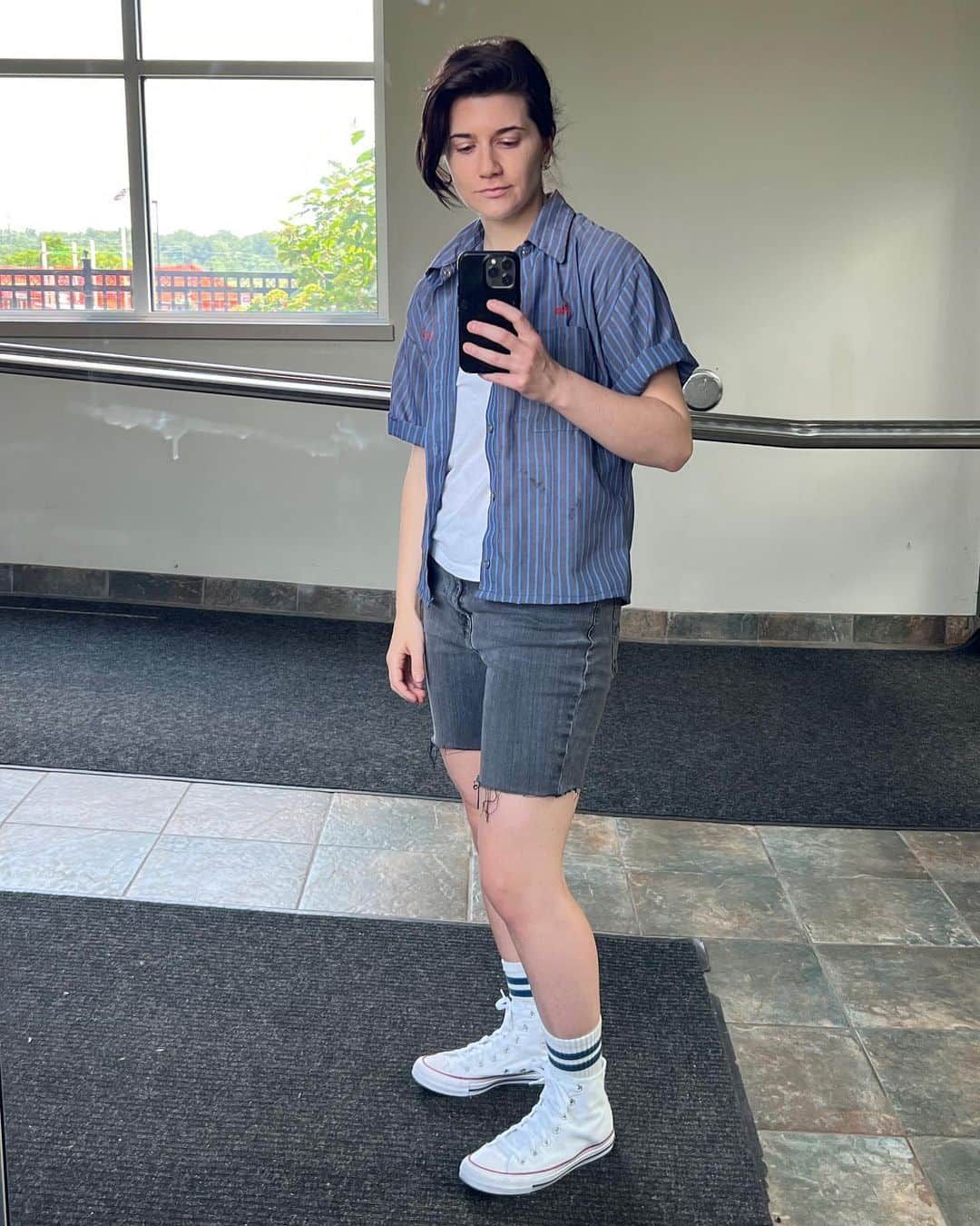 イリース・バウマンのインスタグラム：「👟👅」