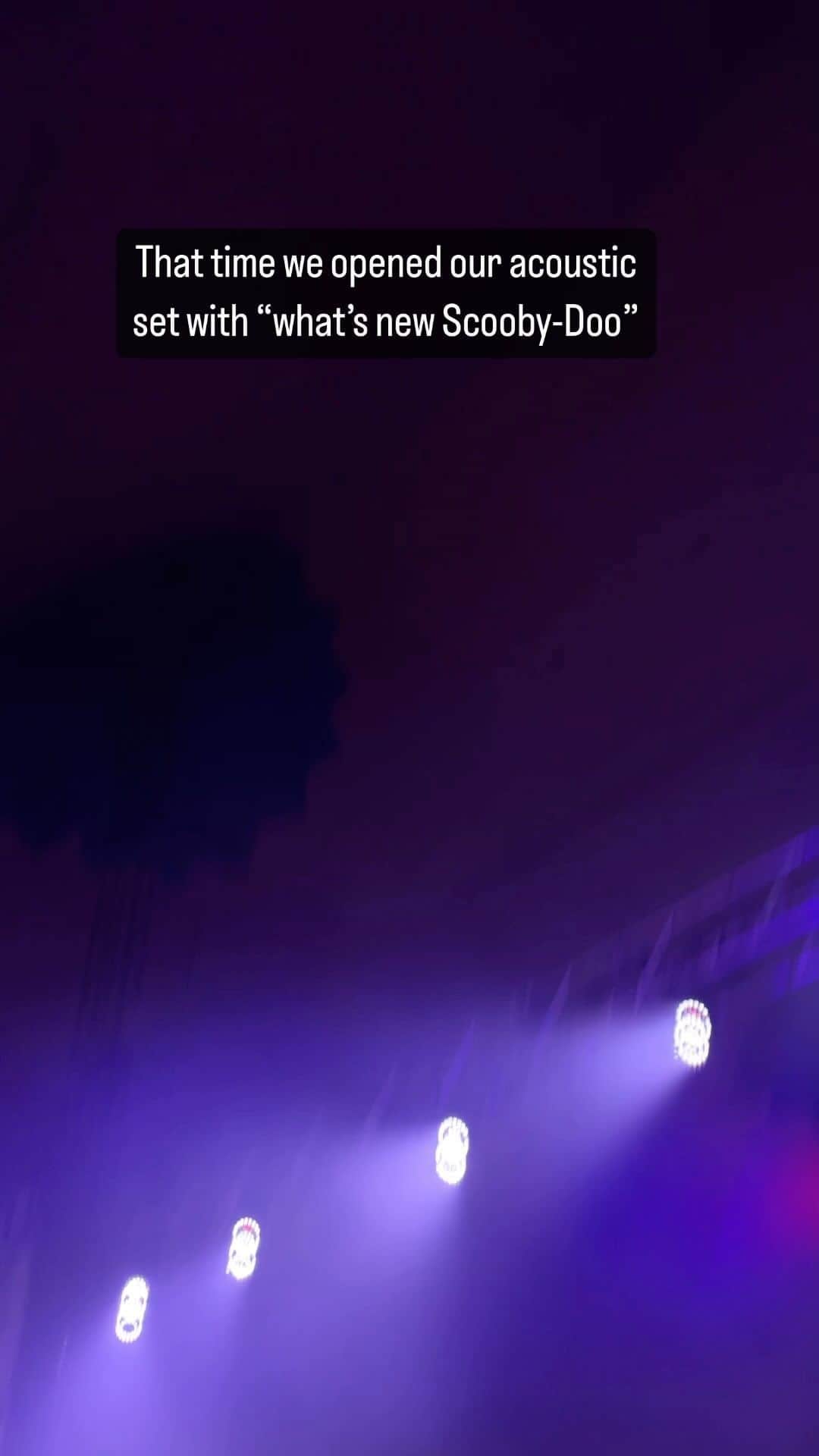 のインスタグラム：「@downloadfest “secret” acoustic set.  #whatsnewscoobydoo」