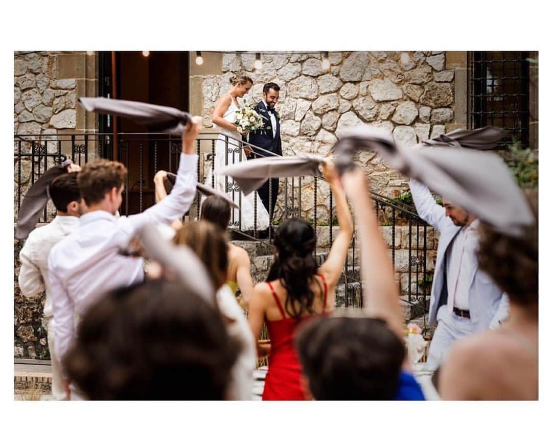 マディソン・ハベルのインスタグラム：「What a day 😍 Beautiful venue, beautiful people, and so much love!   We can’t wait to see all of the photos from @victorlax and @erikabiarnes !」