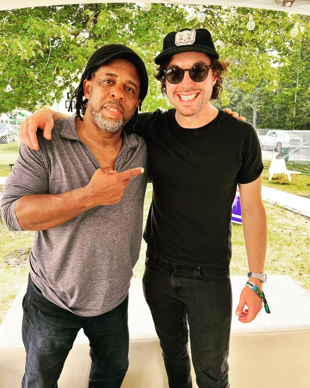 ヴィクター・ウッテンさんのインスタグラム写真 - (ヴィクター・ウッテンInstagram)「Dean Town Tonight?  It’s possible.  #bonnaroo  #joedart #victorwooten  #bassguitar  #corywong」6月18日 6時00分 - victorwooten