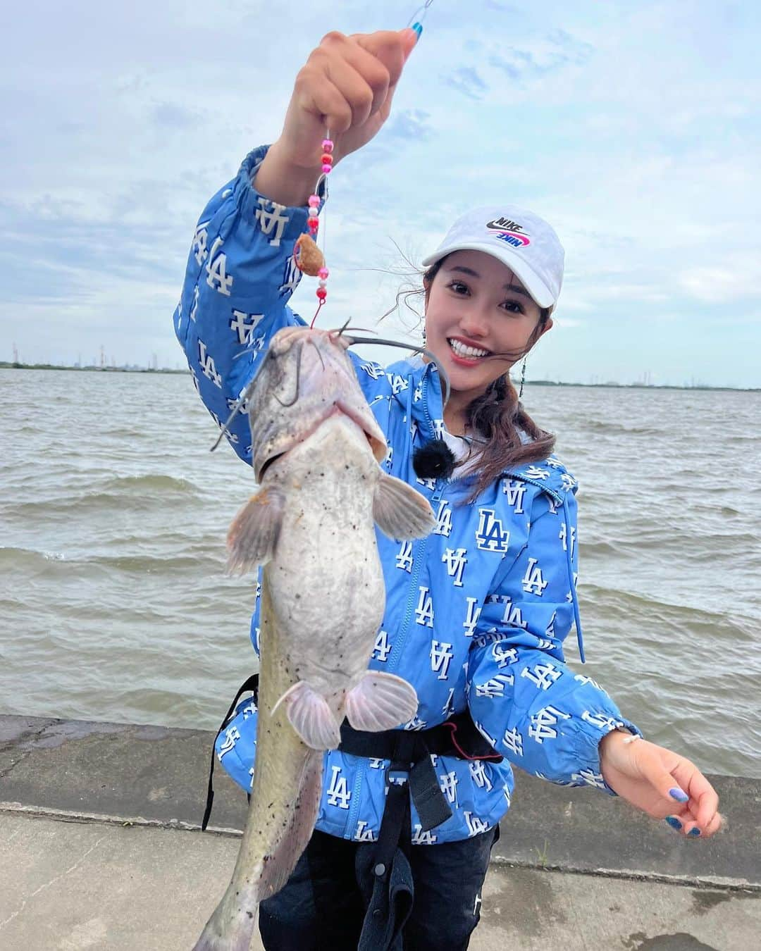 片原恵麻さんのインスタグラム写真 - (片原恵麻Instagram)「63目め:アメリカナマズ ——————————————————————————————  catfish‹‹\( °ᯅ° )/››  マゴチ釣りに似てるなぁて思ってたら、確かにマゴチと似たような口の形だった🙊 合わせるまでのドキドキが楽しかった❤️‍🔥  —————————————————————————————— #釣りガール#釣り女子#釣り#ツリジョ#fishing#钓鱼#낚시#鱼#강태공#낙씨광#ルアマガ女子部#アメリカナマズ#catfish#catfishing#ナマズ#ナマズ釣り」6月18日 18時00分 - emma_katahara