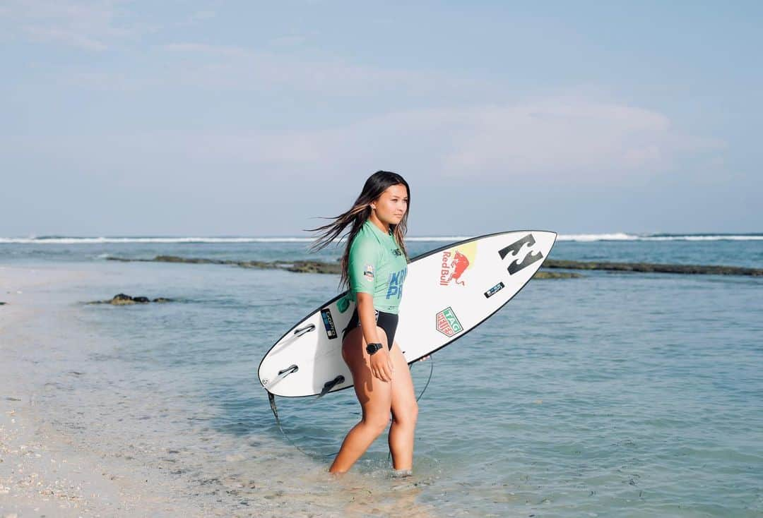 スカイ・ブラウンさんのインスタグラム写真 - (スカイ・ブラウンInstagram)「It’s a dream to be putting on this  @wsl jersey. ✨  Surfing in Krui and competing in the Asia region on  @wsl.qs with all my Japanese friends. 🇯🇵 Thank you @jessmileydyer for supporting and guiding my journey. 🫶🏼🙏🙌🏻 And a massive thanks to @rizaltandjung I couldn’t have done this without you. 🙏❤️🔥 And also thank you to @asiansurfco for this amazing event. 🥳  I really need to thank my friend @kako_surfsk8rgirl my dad @thestewgravy and my little bro @oceanbrown for hyping me up and supporting me. 🫶🏼🙏🙌🏻❤️  I’m so Excited for this next part of my journey. ❤️‍🔥❤️‍🔥❤️‍🔥I love surfing 🏄‍♀️ 🌊 👊🏼 . 📷 @bali_surf_vision 🙌🏻🙏 .  #happyinternationalsurfingday #internationalsurfingday #wsl #skybrown #surfing」6月18日 15時47分 - skybrown