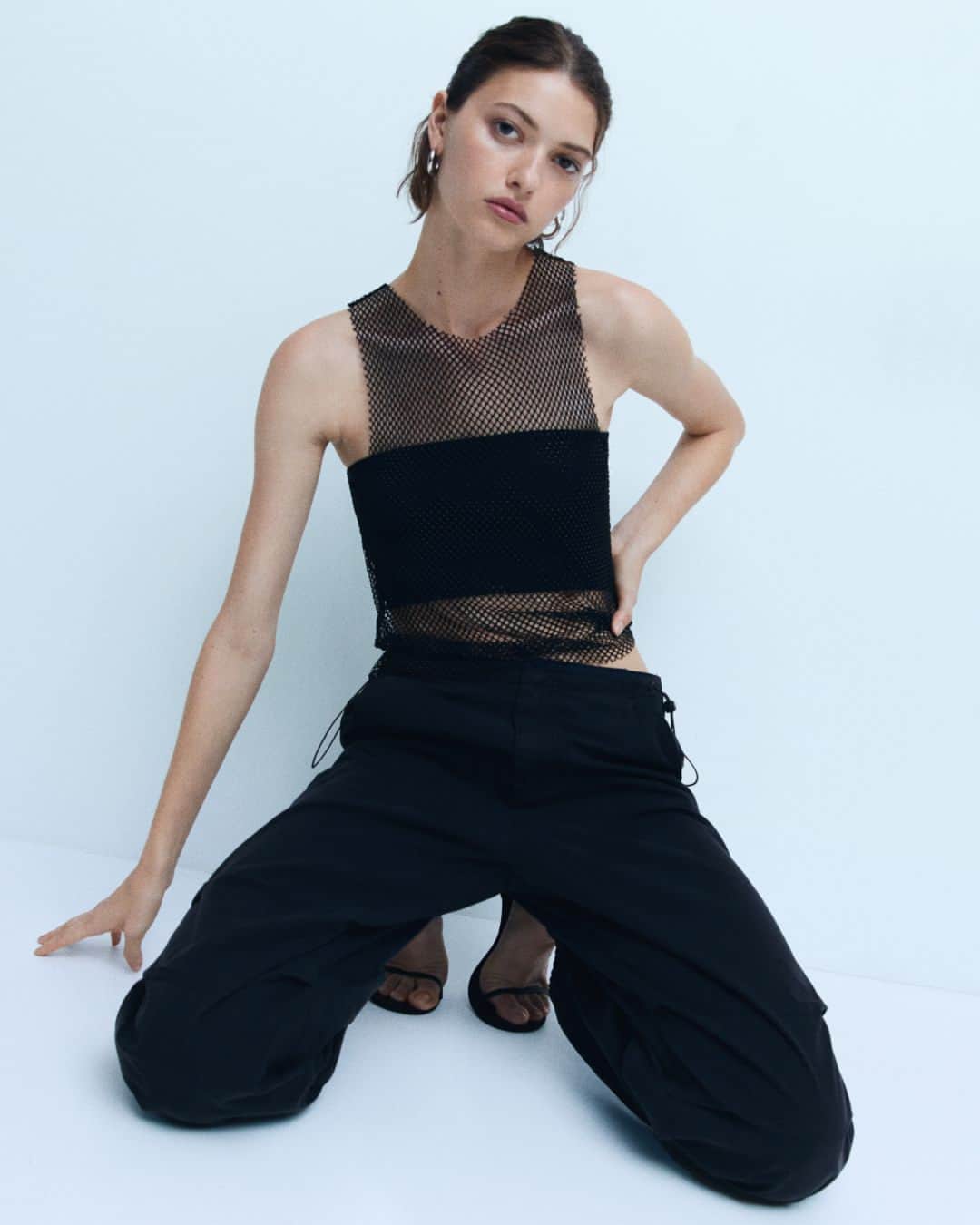のインスタグラム：「Festival season means the best moment to wear your most daring outfits!🤸‍♀️ Pick your dancing companions now, at mango.com ⁣ Top: 57001045 & 57010494 ⁣ Trousers: 57050465 ⁣ Sandals:  57043797 ⁣ Earrings: 57050294 ⁣ #MangoWoman」