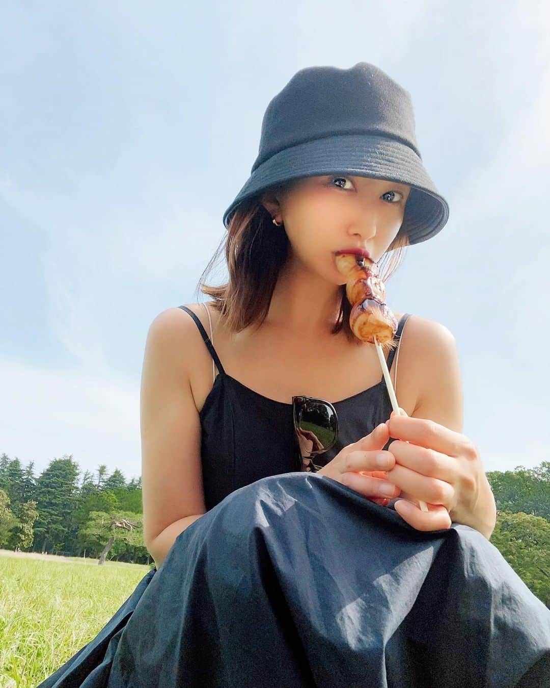青木まりなのインスタグラム：「🍡🍡🍡  　 外で食べるお団子 さいこーーーーーー🥰♡♡♡    　         　　       . . .       #RIZIN #RIZINガール #RIZINガール2022 #ラウンドガール #ringgirl #キックボクシング #kickboxing #キックボクシング女子 #筋トレ女子 #筋トレ #トレーニング #ダイエット #training #diet #グラビア #グラビアアイドル #グラドル #ビジョビ #bijobi #gravure #guravureidol #偶像 #性感 #清秀 #性感 #美腿 #그라비아　#화보」