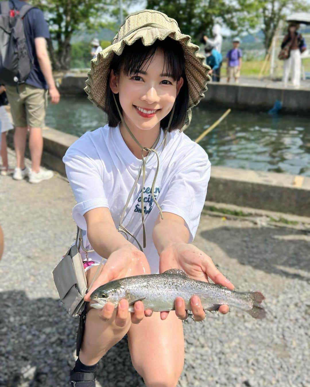 阪本智子さんのインスタグラム写真 - (阪本智子Instagram)「🎣♡  ニジマス釣り  制限時間３０分で５匹GET🩷  お魚大好き碧羽くん 釣れるたびに大喜びでした😆  #釣り #ニジマス釣り #餌釣り #兄弟ママ #阪本智子」6月18日 16時02分 - tomoko_sakamoto423