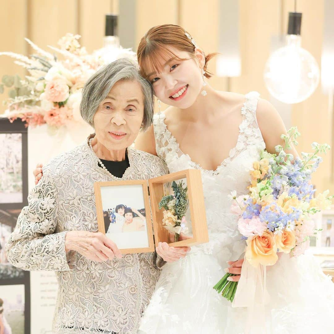 instyleweddingkyotoさんのインスタグラム写真 - (instyleweddingkyotoInstagram)「ご新婦様お色直し中座..✴︎  ご新婦様が選ばれたのは 第二の母 おばあさまでした  小さい頃から　お母様と一緒に2人3脚で育ててくださり 幼少期の夏休みはおばあちゃんと過ごすことが多かったご新婦様  結婚を1番楽しみにしていたのはおばあさま と仰っていたご新婦様でした  そんな思い出がたくさんのおばあさまとのご中座は 暖かくとても感動的な瞬間でした♡  #takeandgiveneeds #tg花嫁 #kyotowedding#instyle #instyleweddingkyoto #instyleweddings  #インスタイルウェディング京都」6月18日 19時30分 - instyleweddingkyoto