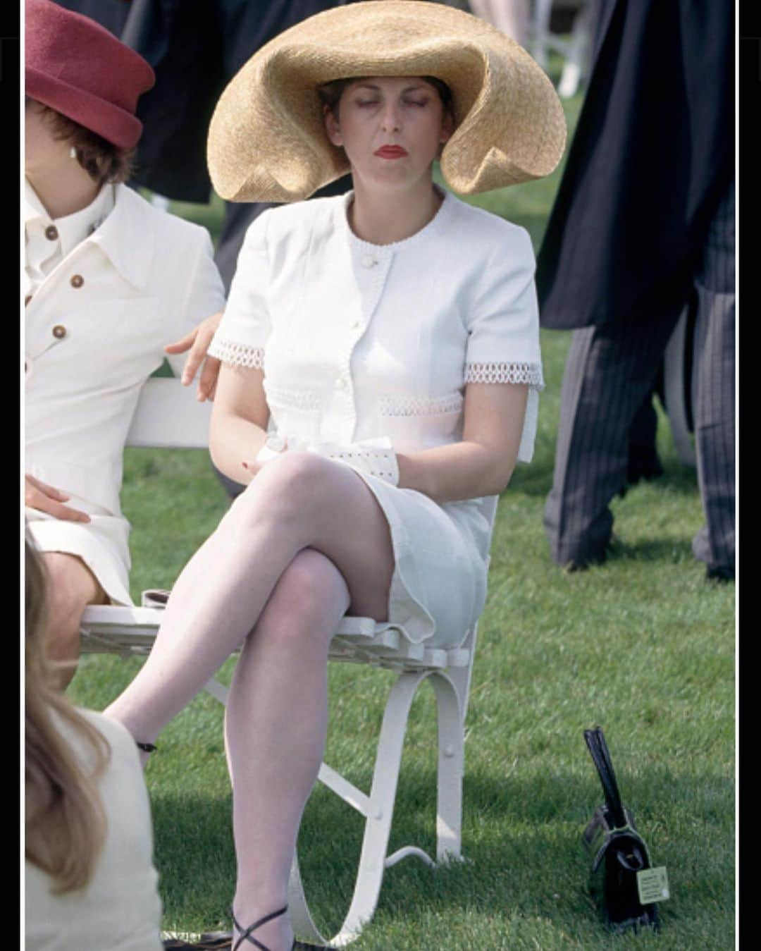 フィリップトレーシーのインスタグラム：「Isabella resting at the races !  Isabella was a member of the rare breeds society  and was the proud owner of 100 Soay sheep .She commissioned this hat in their honour and wore it while tending them in the fields  Royal Ascot begins next Week.!」