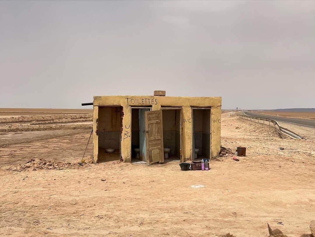 なっちゃんさんのインスタグラム写真 - (なっちゃんInstagram)「In the Sahara Desert サハラ砂漠にて。ラクダ🐫か四輪バギーを選べて、迷わずバギーにしました(笑)ラクダなんて乗ってられないほどの暑さ(笑) まぁわたし大型二輪乗れるし？？と思ってたら意外と運転むずかった  #サハラ砂漠 #砂漠 #四輪バギー #チュニジア旅行 #チュニジア #トズール #海外旅行 #海外 #旅行 #旅好きな人と繋がりたい #sahara #saharadesert #tunisia #visittunisia #northafrica #buggy #traveltheworld #travelawesome」6月18日 16時27分 - bored_motor