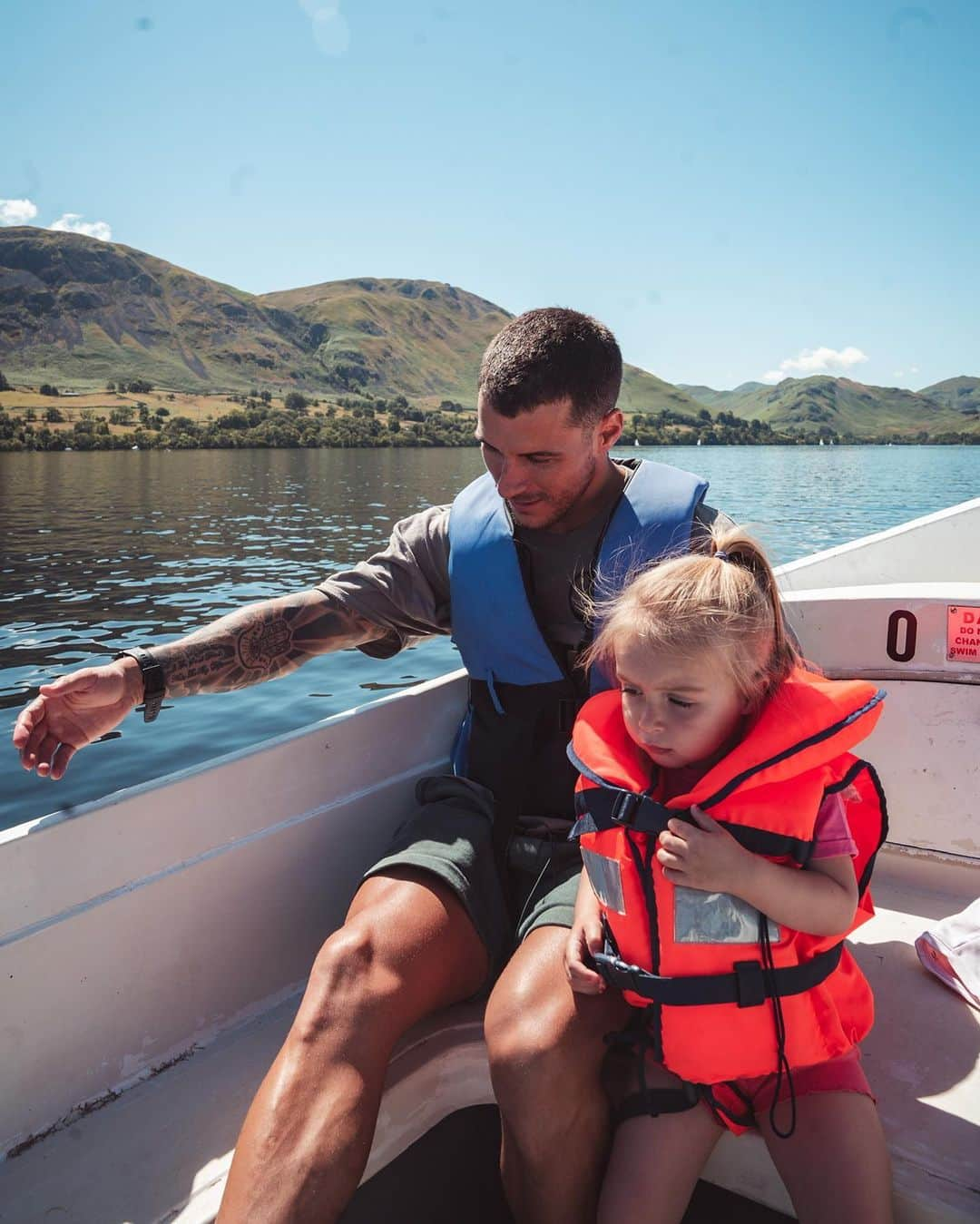 ジェマ・アトキンソンさんのインスタグラム写真 - (ジェマ・アトキンソンInstagram)「Happy Father’s Day!  Your last one as just a girl dad 🥰  They say a dad is his sons first hero and his daughters first love. It’s definitely the case so far for you and Mia. Enjoy your day @gorka_marquez and thanks for looking after us all ❤️」6月18日 16時28分 - glouiseatkinson