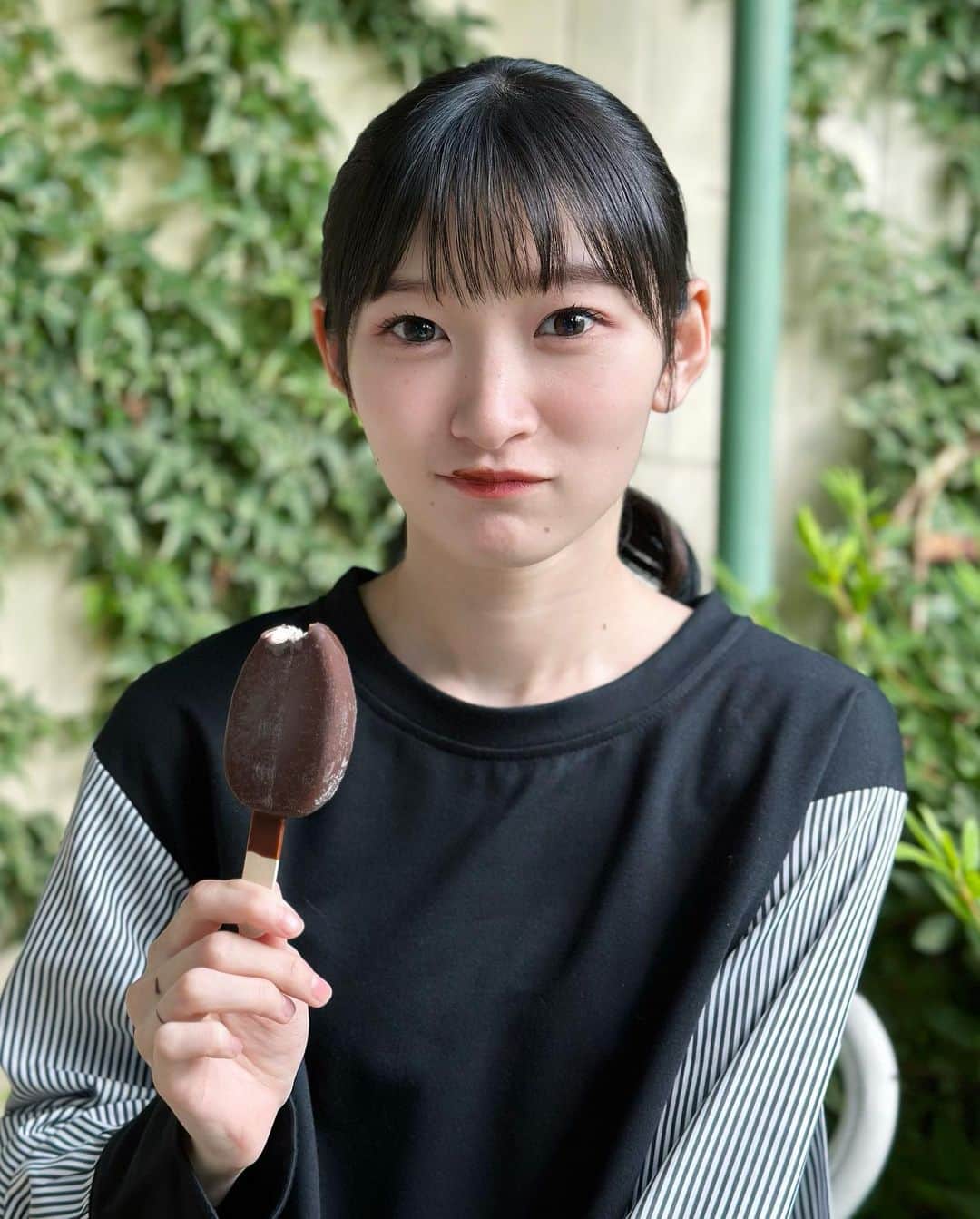 宮本佳林さんのインスタグラム写真 - (宮本佳林Instagram)「♡  パルムって美味しいよね。  #パルム #アイス #美味しかった」6月18日 16時29分 - karin_miyamoto.official
