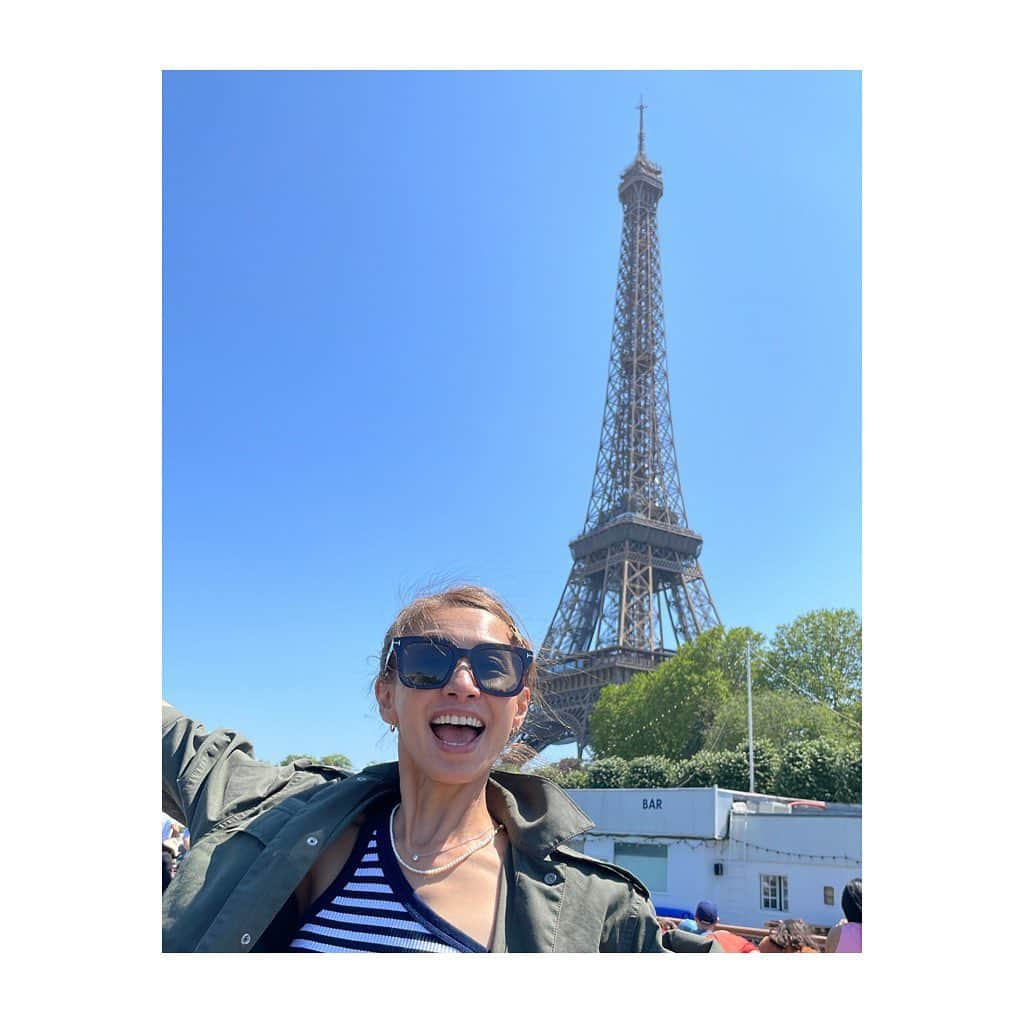 稲沢朋子さんのインスタグラム写真 - (稲沢朋子Instagram)「🇫🇷Paris旅行記 しばらく続くと思います 投稿にお付き合い頂けたら嬉しい☺️ 皆さんのこれから考える旅行プラン！リストに入れてもらえるかも⁈😆  2度目のParis🇫🇷 行ってみたかった場所や再び巡りたいと思った所へ✨ 今回セーヌ川クルーズも楽しむことができました 最高の気候☀️ 夜22時まで明るいなんて🔆  #Paris #emilyinparis #巡り  #アイテムタップしてね」6月18日 16時29分 - ina_tomo