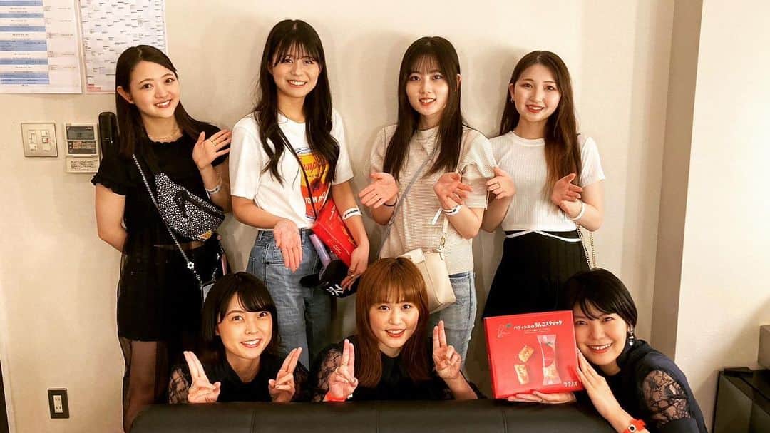 Megu のインスタグラム：「新しいメンバーさんでの りんご娘さん🍎🍏 やっとお会いできました！ 私たちの大好きな、 りんごのお菓子まで いただいてしまいました☺️  ありがとうございます！  #やついフェス  #やついフェス2023  #りんご娘 さん」