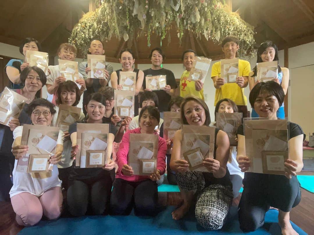 のインスタグラム：「参加者の皆さんに大豆プロテインのプレゼント❣️ いつもありがとうございます🙏🙏🙏 @kenkobi_jp  @international_yoga_center  @sunchan_33  #プロテイン  #プロテイン女子  #健康  #ヨガ  #ヘルシー」