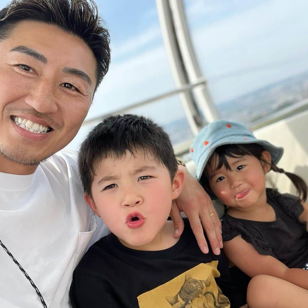 山崎秀晃のインスタグラム：「日曜日☀️ トレーニングに仕事に忙しいけど遊べる時は全力だぜ👨‍👩‍👧‍👦♡ #家族 #fathersday」