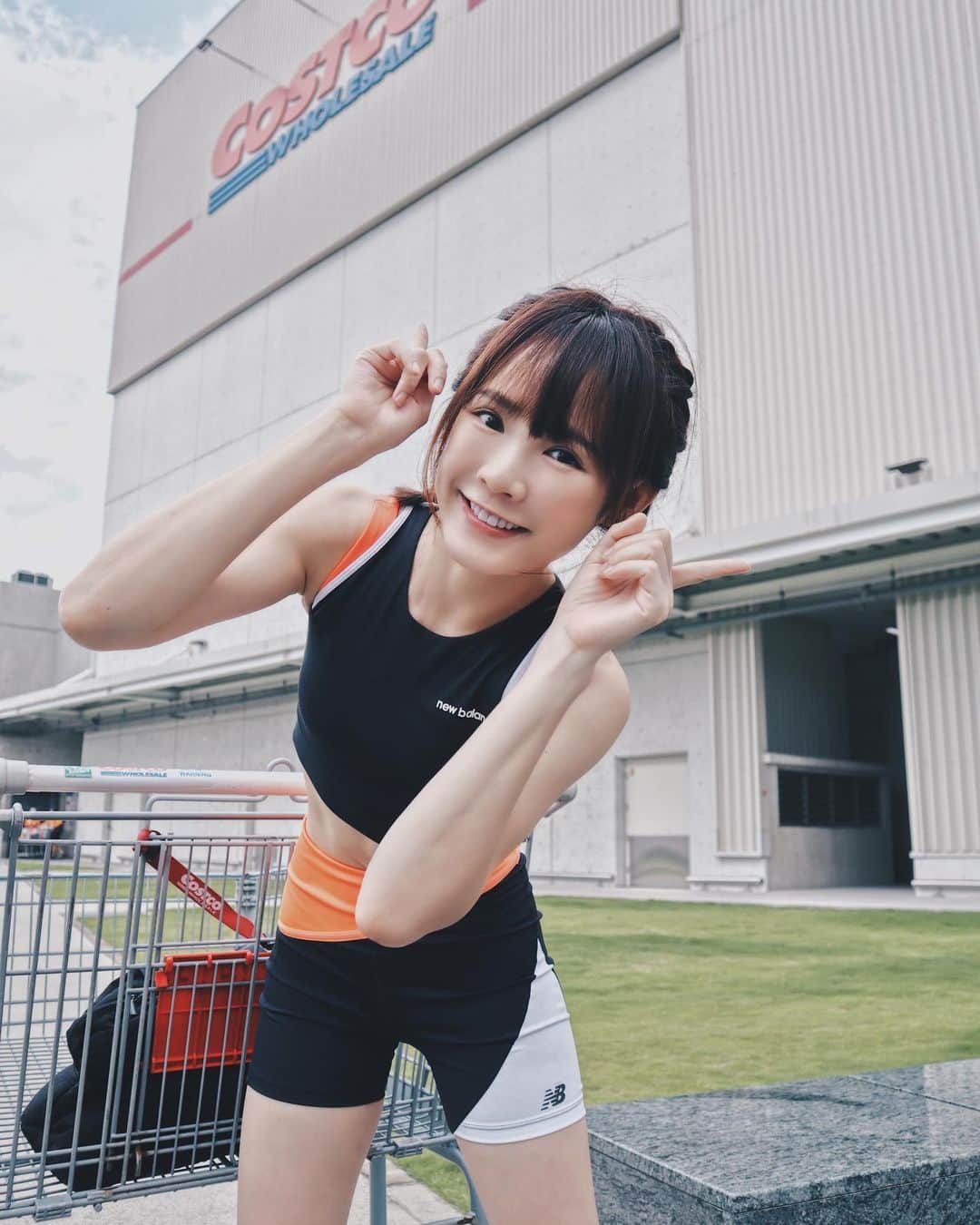 ウー・シンティーのインスタグラム：「逛 吃 動 玩 #newbalance  太百搭了吧 ٩(๑ᵒ̴̶̷͈᷄ᗨᵒ̴̶̷͈᷅)و  @newbalancelifestyle #abetterbalance  #心緹健身日常」