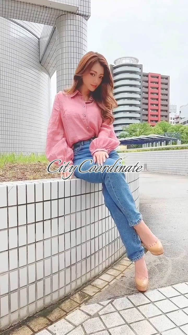 米本紗弥香のインスタグラム：「Casual Day👖💞  #location #rainyday #fashion #ファッション #model #japanesegirl #coordinate #instadaily #lifestyle #instapic #ootd #outfit #springoutfit  #springstyle #ファッションコーデ #コーディネート #お洒落さんと繋がりたい #今日のコーデ #お出かけコーデ #大人カジュアル #大人女子コーデ #ピンクコーデ #pink #シャツコーデ #大人デニムコーデ #ピンクシャツ #デニムコーデ #低身長コーデ #152cmコーデ #ZARA」