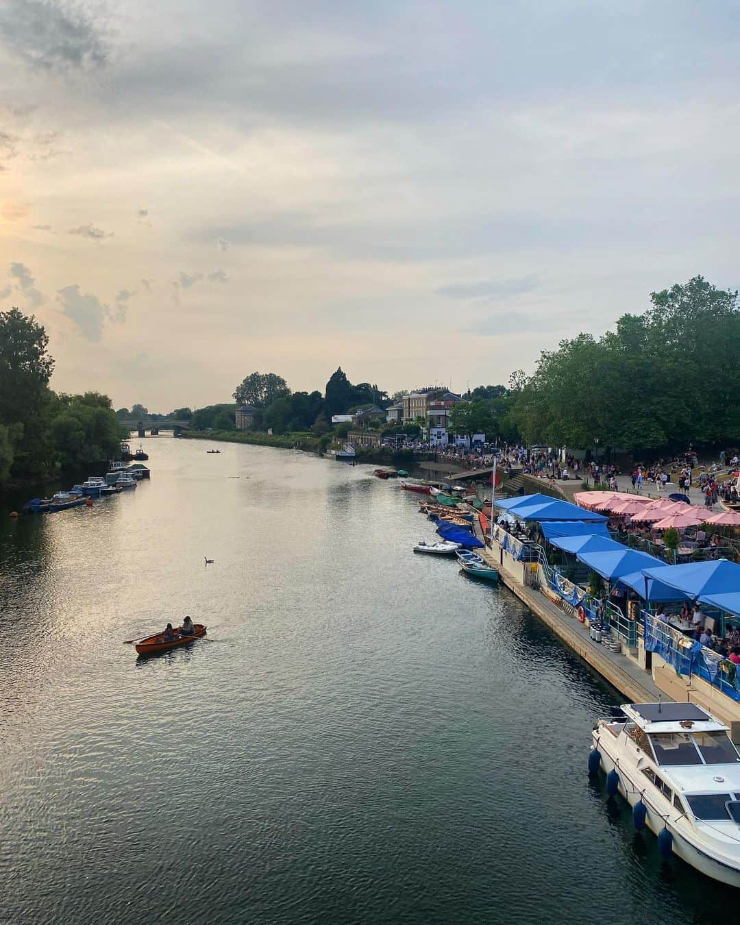 後藤正文のインスタグラム：「テムズ川の夕景。 取材でUKに来てます。🇬🇧」