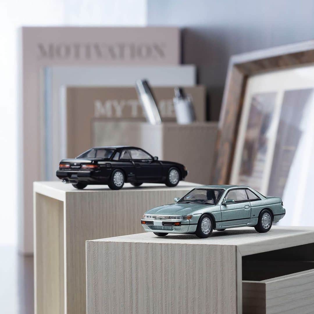 kyosho_official_minicar toysさんのインスタグラム写真 - (kyosho_official_minicar toysInstagram)「. KYOSHO 64 Collection Vol.02 「NISSAN」 2023年6月8日(木)より発売中！ ファミリーマート取扱店舗リストを更新しました。 Japan Market Only  No.10 NISSAN Fairlady Z Silver No.11 NISSAN Fairlady Z Black No.12 NISSAN Be-1 Yellow No.13 NISSAN Be-1 Blue No.14 NISSAN 180SX Gray No.15 NISSAN 180SX White No.16 NISSAN Silvia Black No.17 NISSAN Silvia Green No.18 NISSAN Fairlady Z Red (KYOSHO WEB限定販売) #京商 #ミニカー #ファミマ #コンビニ #日産 #フェアレディZ #be1 #180sx #シルビア #パイクカー #ミニカーコレクション #kyosho #kyosho64collection #nissan #fairladyz #silvia #jdm #164scale #diecastcar」6月18日 17時00分 - kyosho_official_minicar_toys