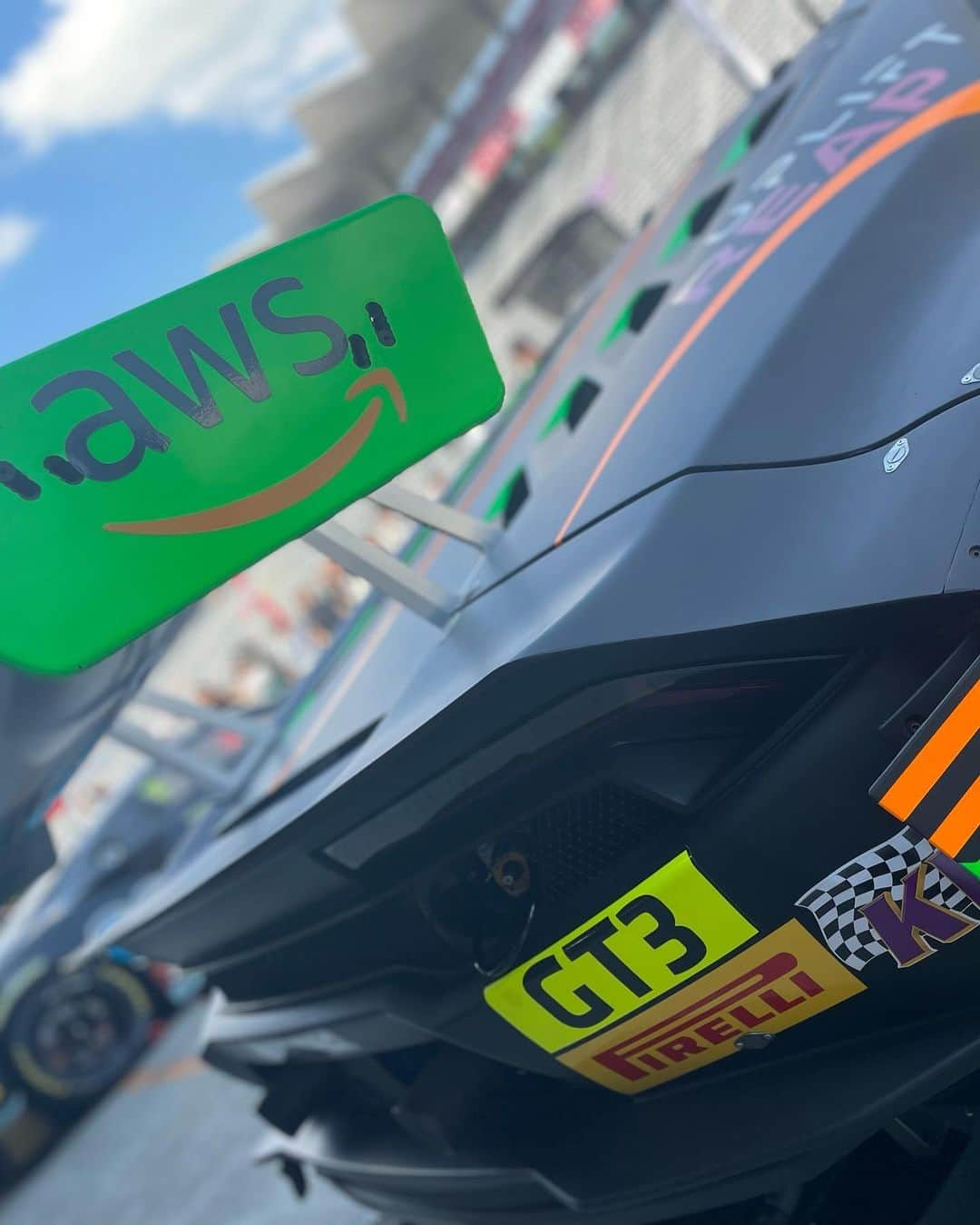 藤井マリーさんのインスタグラム写真 - (藤井マリーInstagram)「FANATEC GT World Challenge Asia Powered by AWS Round.3🏁  🤝The Spirit of FFF Racing 19号車 ランボルギーニ・ウラカンGT3 EVO ドライバー: 濱口弘選手／大蔵峰樹選手  予選では両日クラス内１位からのスタート予定でしたが、 決勝1ではスタートドライバー大蔵選手がグリッド整列のためピットを出る際にクラッチが切れず、悔しくも決勝を走ることなくリタイヤとなってしまいました🥺🥺  それから翌日の決勝２に挑むため メカニックさんの底力💪でマシンを見事に修復！！  決勝２では無事にグリッドに着き スタートを切ることができた19号車でしたが 序盤にレーシングアクシデントが発生。  富士のストレートで他マシンと順位争いの末接触し、大きなクラッシュに巻き込まれてしまいました… ポツンと１コーナー角にマシンが止まりリタイアとなりました。  ドライバーの濱口選手は無事ではありましたが、前日走れなかった分もパワー全開で走り切る思いだったため悔しい結果となりました🥺🥺  レース結果は残念ではありましたが、この二日間私たちと一緒にチームを応援してくださった皆様との交流の時間やオフ会などはとても盛り上がったので楽しい時間も過ごすことが出来ました👏  皆さんとの絆とチーム愛も一段と強くなった週末でした！ 次は七月の鈴鹿戦と茂木戦ではみんなで笑いあえますように🫶  #reap #uplift #dormyinn #lamborghini #GTWorldChAsia  #FanatecGT #レースクイーン #藤井マリー #ランボルギーニ #ランボルギーニウラカン  #富士スピードウェイ #bodycondress」6月18日 16時53分 - fujimary_6