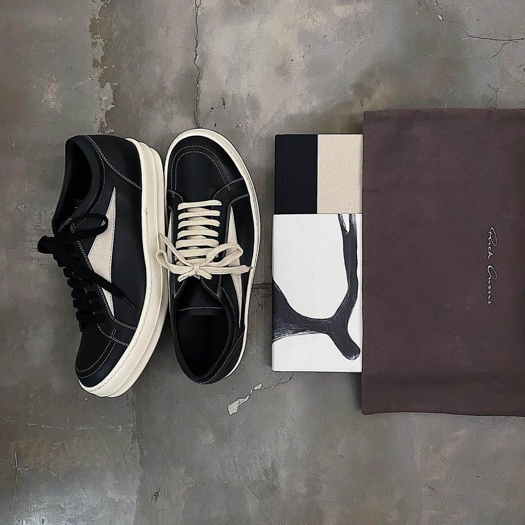 cherry worldwideさんのインスタグラム写真 - (cherry worldwideInstagram)「. Rick Owens  FW23 " ＬＵＸＯＲ . ⇒ " VINTAGE SNEAKS " . Release®︎ online🍒™ >>> TODAY 6 / 18 (sun) 20:00jst.」6月18日 17時01分 - cherry__fukuoka