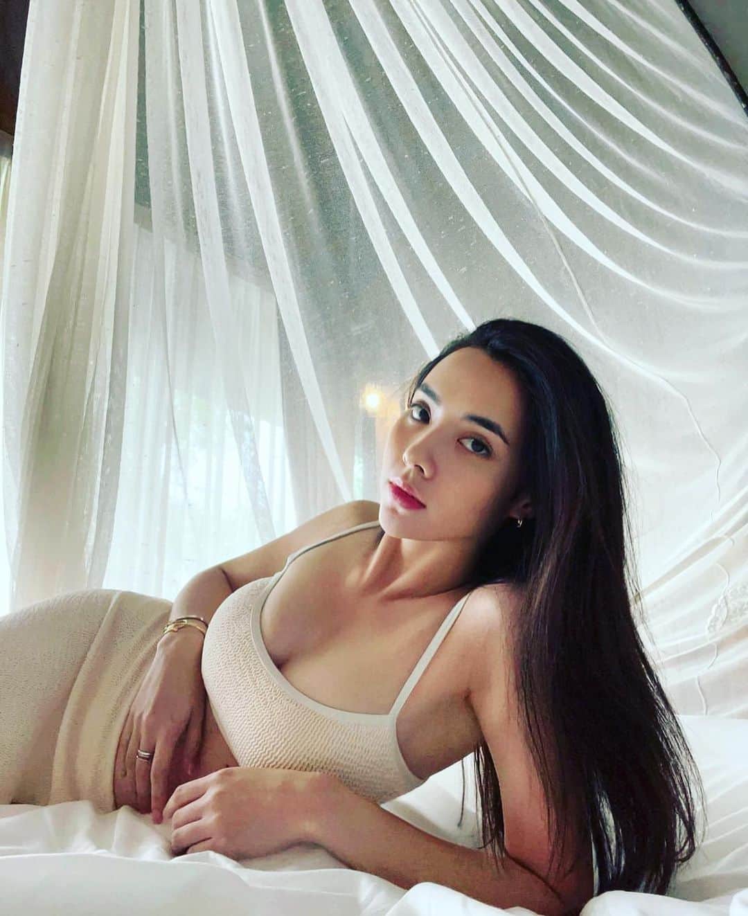 のインスタグラム：「リセットしましょう🤍🖤 #南鈴 #タイ女優 #thaiactress #タイモデル #thaimodel #タイ美人 #thaibeauty #ミスティーンタイランド #missteenthailand #missteenthailand2011」