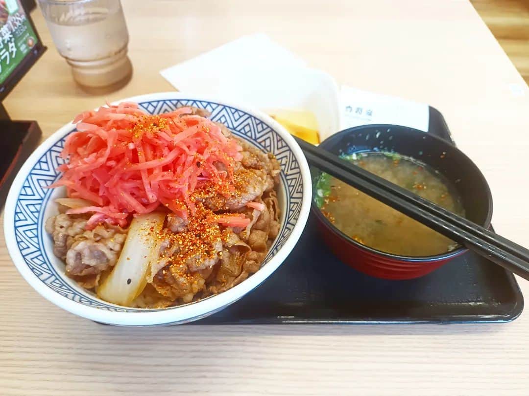 松本隆博のインスタグラム：「。⁡⁡ 早朝の⁡別府なう( ᴖ ·̫ ᴖ )⁡ ⁡ ⁡今日の戦いを乗り切る為に⁡ ⁡朝から牛丼を食する62歳。⁡ ⁡‪(´•ᴗ• ก )‬՞ ՞⁡⁡ ⁡⁡ ⁡……てか玉子が96円(　ﾟдﾟ)‼️⁡ ⁡⁡目玉飛び出るわ👀⁡ ⁡⁡ ⁡さ頑張ろー💪🔥🔥🔥🔥🔥🔥⁡ ⁡⁡ ⁡還暦少年 松本隆博⁡ ⁡ ⁡」
