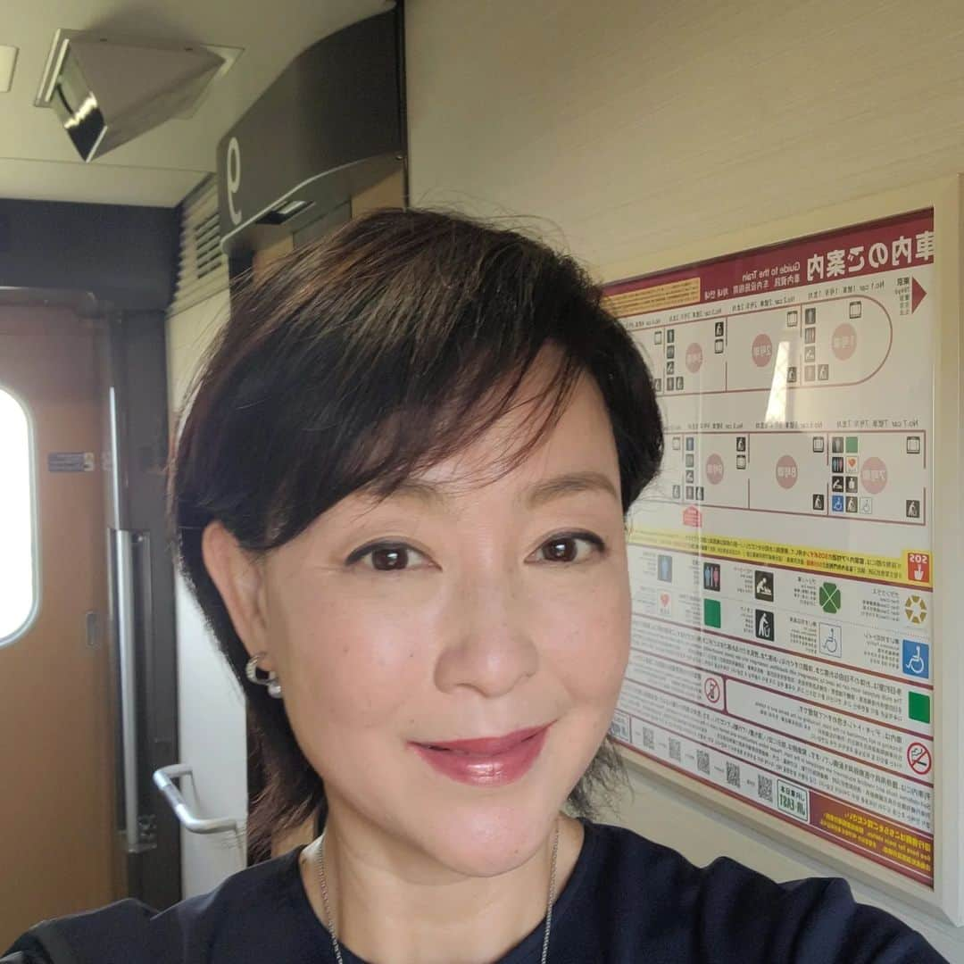 床嶋佳子さんのインスタグラム写真 - (床嶋佳子Instagram)「おはようございます！ 今日も晴れそうですね‼️☀️💦  本日は夫の前の奥様のお墓参りにいってきます。  美味しいものも頂いてきます！😊」6月18日 8時38分 - yoshiko.tokoshima