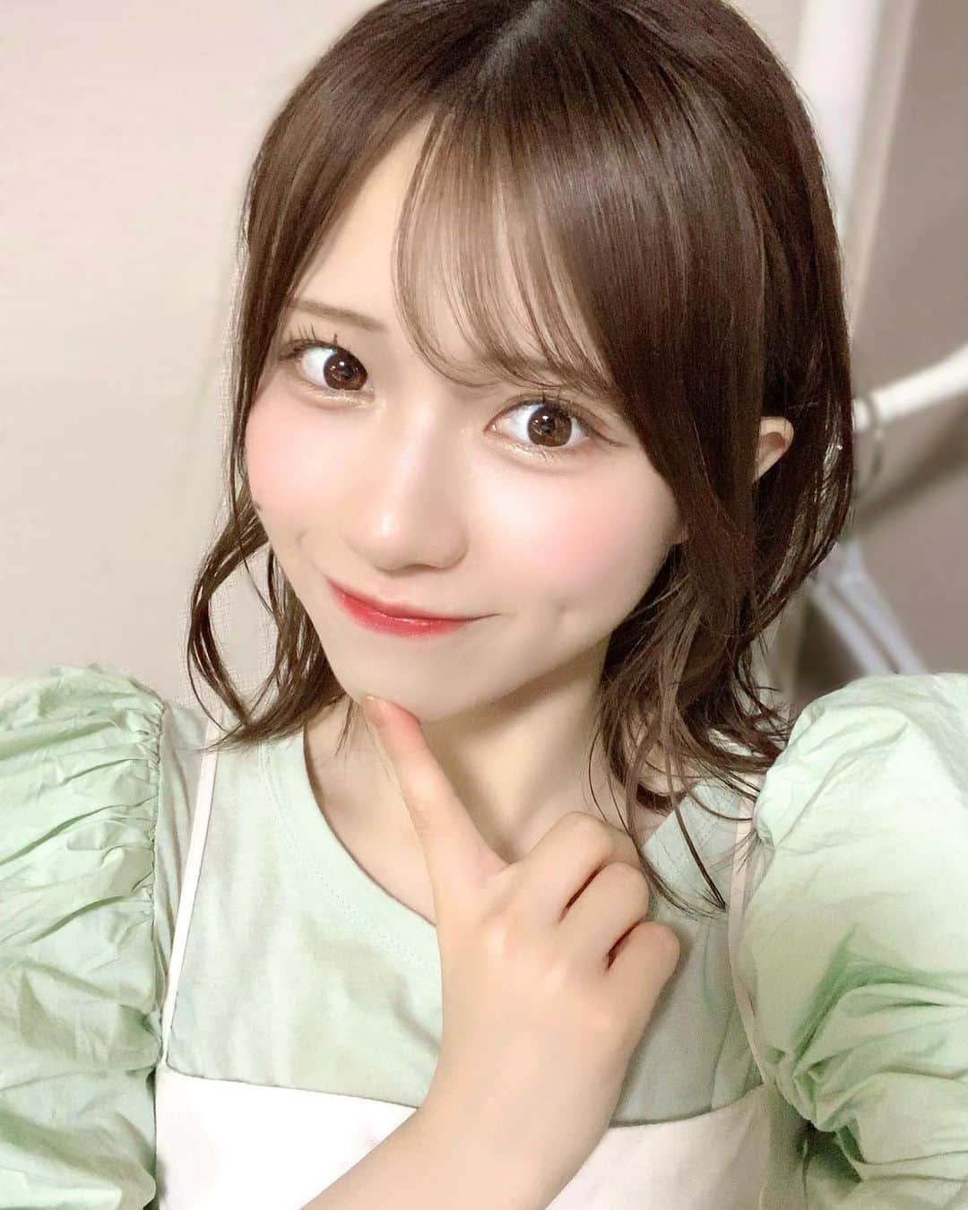 鳴海寿莉亜のインスタグラム：「☻☺︎☻☺︎🌞👒 ・ ・ インスタのみなはんもおはよ♡ ・ ・ ・ ・ ・ #ミントグリーン #白ワンピ #セルフィー #153cm #ゆる巻き #ボブ #フォローミー #fashion #daily #cute #hair #girl #instafollow #ootd #followme #qhoto #japanese #instagood #좋아요그램 #셀카그램 #좋아요반사  #팔로우 #맞팔 #소통 #좋아요 #셀카  #팔로우미#전신 #귀여워」