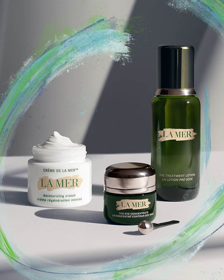 ドゥラメールのインスタグラム：「Crème for him, Crème for you. Gift him all the decadence of La Mer so he can discover a regimen suited to his lifestyle.    #LaMer #LaMerSkincare #CremedeLaMer #LaMerEyeConcentrate #LaMerTreatmentLotion」
