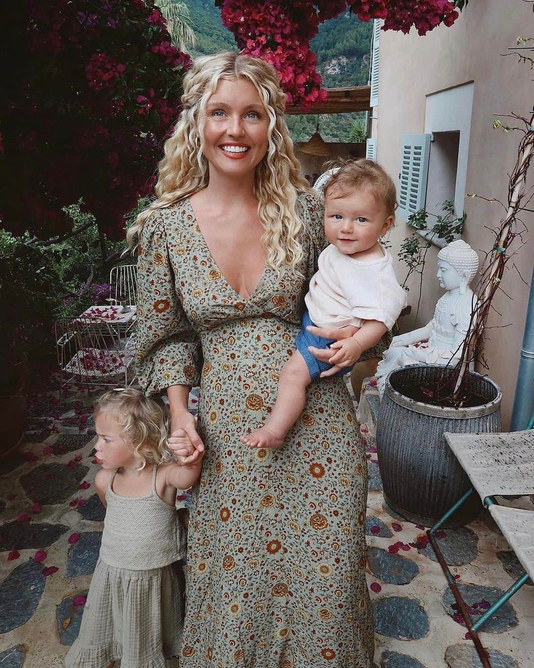 SPELLさんのインスタグラム写真 - (SPELLInstagram)「The sweetest of memories being made in our Lady Untamed Gown {which is crafted from renewable + sustainable wood resources!} on our darling @elisecook 🕊️available to shop on our US website + at our Venice Pop Up 💚」6月18日 9時43分 - spell