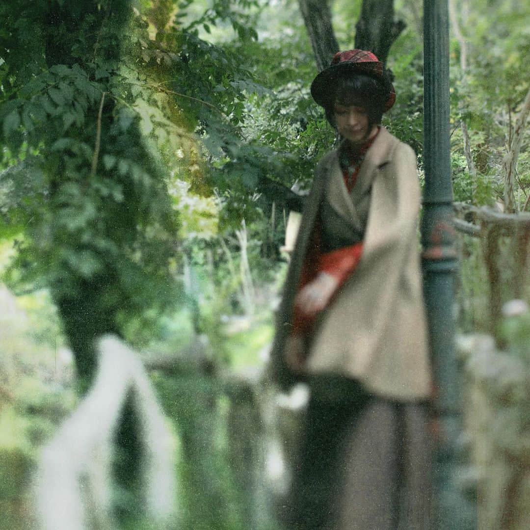 畑亜貴のインスタグラム：「探究ラジオ #カンゲンケン テーマソング「進退維谷まる Monologue ver.」6月24日配信開始！ラジオは日曜昼12時にYouTube, Podcast, noteにて公開中。聴いてみてくださいね📻  The radio theme song "I'm in a dilemma (Monologue ver.)" will be distributed on June 24, so please listen to it!  #歌う畑亜貴」