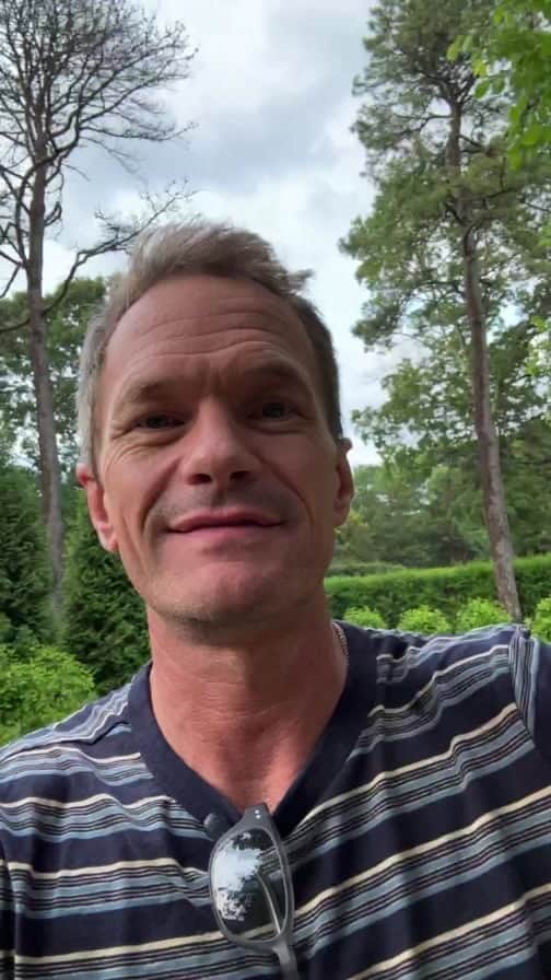 ニール・パトリック・ハリスのインスタグラム：「Dinner, 6/17. Seafood boil with great friends. Funhouse Farm. Initial explanation of my 50th birthday immersive adventures! #grateful @dbelicious」