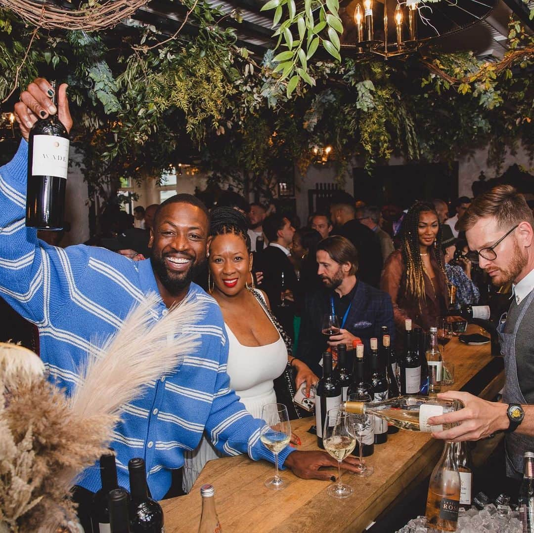 ドウェイン・ウェイドさんのインスタグラム写真 - (ドウェイン・ウェイドInstagram)「What’s better than one Black-owned wine brand? A few 🍷There was nothing but excellence in the room during Black on Black at Aspen Food and Wine Festival」6月18日 10時18分 - dwyanewade