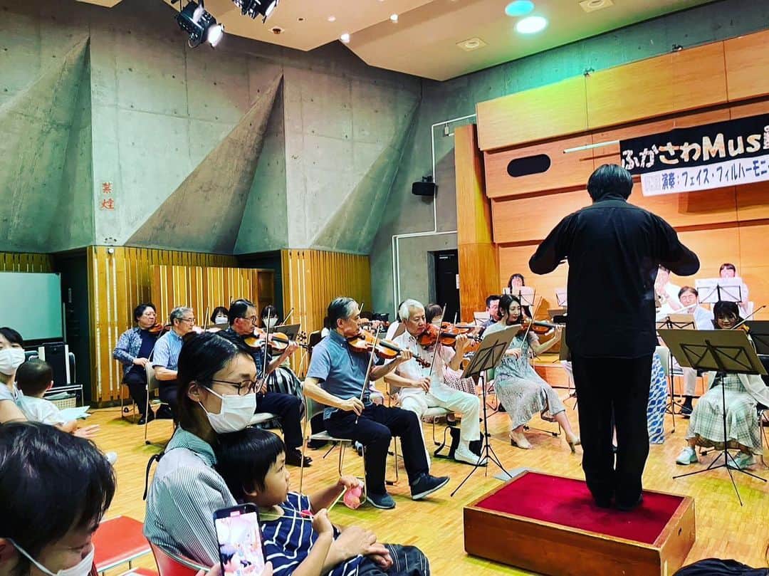 池田健三郎さんのインスタグラム写真 - (池田健三郎Instagram)「コロナ禍で中断していた、地元の児童館コンサート（親子で参加する音楽会）が久しぶりに復活し、バイオリン奏者として参加してきました。 子どもたちの元気な歌声が場内に溢れ、当たり前の日常が戻ってきたことの有難味を実感しました。終演後のオーケストラメンバーでの打ち上げも盛り上がりました。リアル飲み会、大事ですね。 #深沢児童館 #音楽会」6月18日 11時04分 - kenzaburo_official