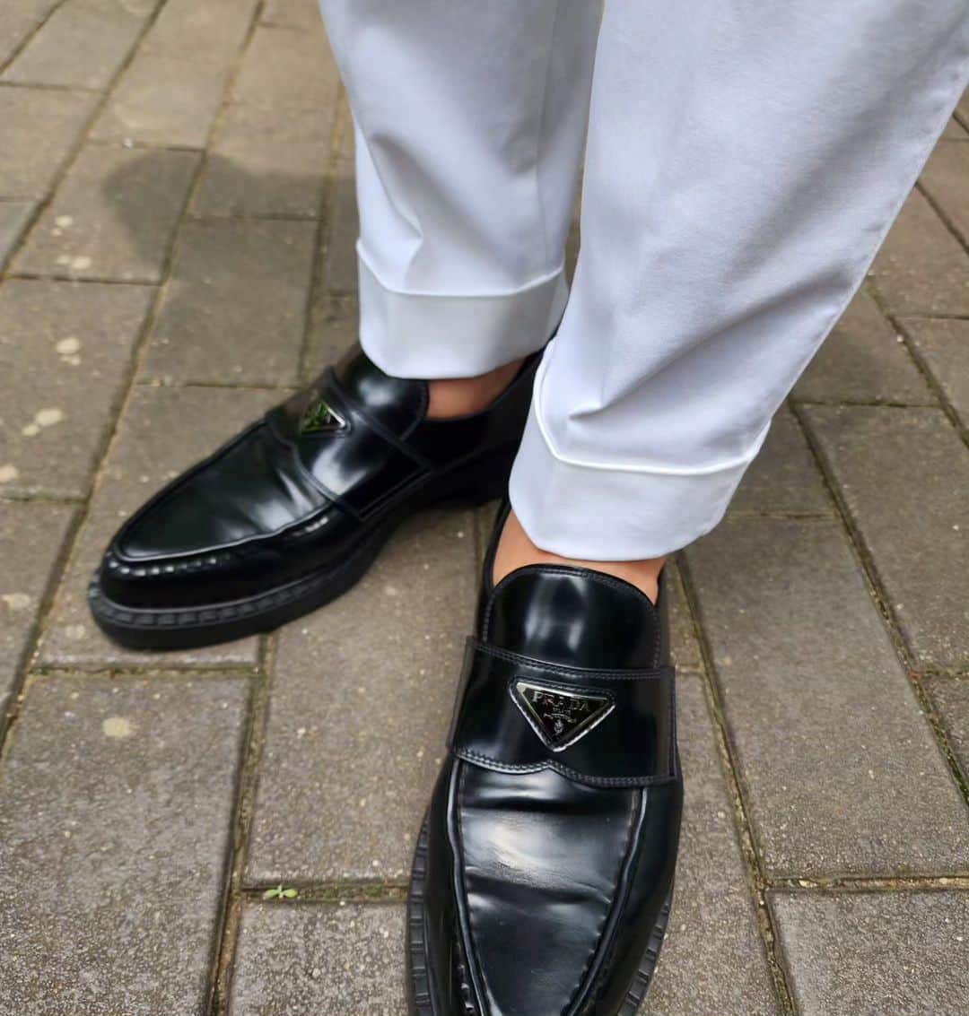 峰竜太さんのインスタグラム写真 - (峰竜太Instagram)「#アッコにおまかせ #jacket #tagliatore #shirt #yamatoyashirt #tie #beamsf #pants #pt #shoes #pradashoes」6月18日 11時09分 - mineryuta