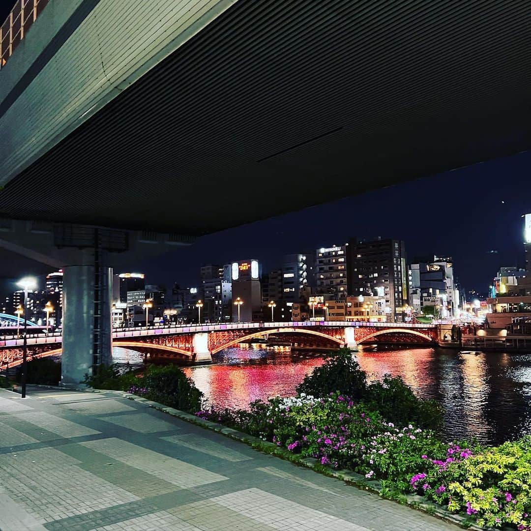 小林 ディスカスさんのインスタグラム写真 - (小林 ディスカスInstagram)「浅草の夜がキレイが過ぎる問題…。  ゆっくり、 浅草、上野散策してみたいなー。  #tokyo #japan #fashion #beauty #浅草 #夜景」6月18日 11時16分 - discus_kobayashi