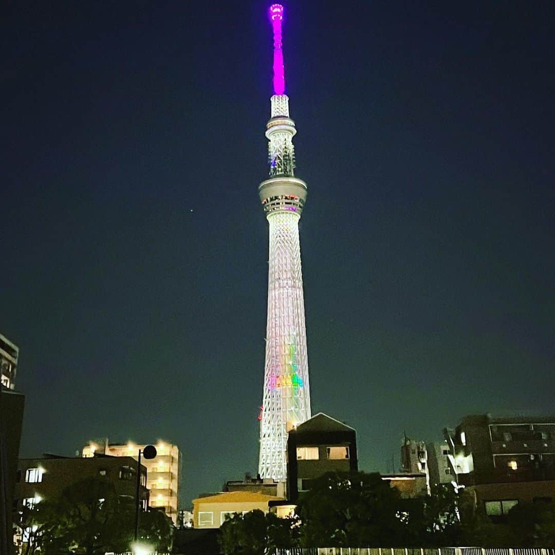 小林 ディスカスのインスタグラム：「浅草の夜がキレイが過ぎる問題…。  ゆっくり、 浅草、上野散策してみたいなー。  #tokyo #japan #fashion #beauty #浅草 #夜景」