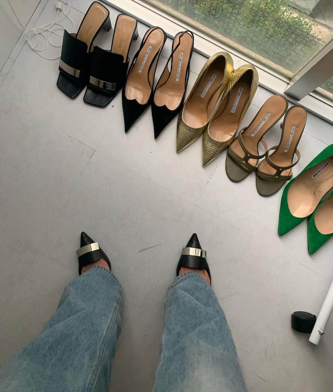 楫真梨子さんのインスタグラム写真 - (楫真梨子Instagram)「気づいたら服も靴もネイビー、グリーン、ブラックばかり🫒」6月18日 11時49分 - kajimari1226