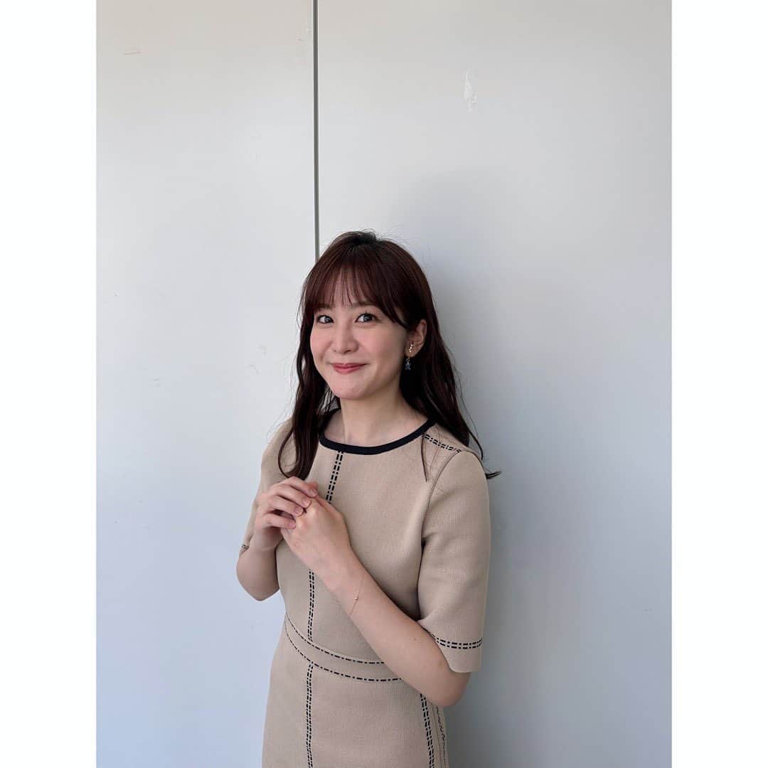 のインスタグラム：「. #ワイドスクランブル　 衣装👗 1.2 ワンピース @m_maglie_le_cassetto_official イヤリング @_melee_jewelry ブレス @ete_official  3.4 ブラウス・スカート @naturalbeautybasic_official ネックレス・ピアス @star_jewelry_girl リング @starjewelry_press  5.6 ブラウス・スカート @naturalbeautybasic_official アクセサリー @joueteofficial  7.8 ブラウス・スカート @naturalbeautybasic_official イヤリング @ete_official ブレス @joueteofficial  9.10 ベスト・スカート @milaowen_official ニット @its_international_official_ アクセサリー @starjewelry_press  #ootd#오오티디 #衣装」
