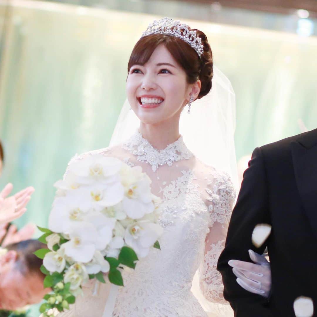 川又智菜美さんのインスタグラム写真 - (川又智菜美Instagram)「いつも応援してくださる皆さまへ ⁡ 私事ではありますが かねてからお付き合いしていた方と 結婚いたしましたことをご報告させていただきます。 ⁡ お相手は穏やかでぽかぽかとあたたかい陽だまりのような方です。 これからは感謝を忘れずに 2人で笑顔いっぱい過ごしていきたいと思います。 ⁡ 春には大切な方々に見守られながら 結婚式もあげることができました。 出会った時期もコミュニティも 全然違う大好きな人達が集まってくれて 感動と喜びに包まれた1日でした。 ありがとうございました。 ⁡ まだまだ未熟ではありますが 支えてくださる皆様への感謝を胸に より一層精進していきたいと思っております。 今後ともよろしくお願いいたします。」6月18日 17時19分 - chinami_k0204